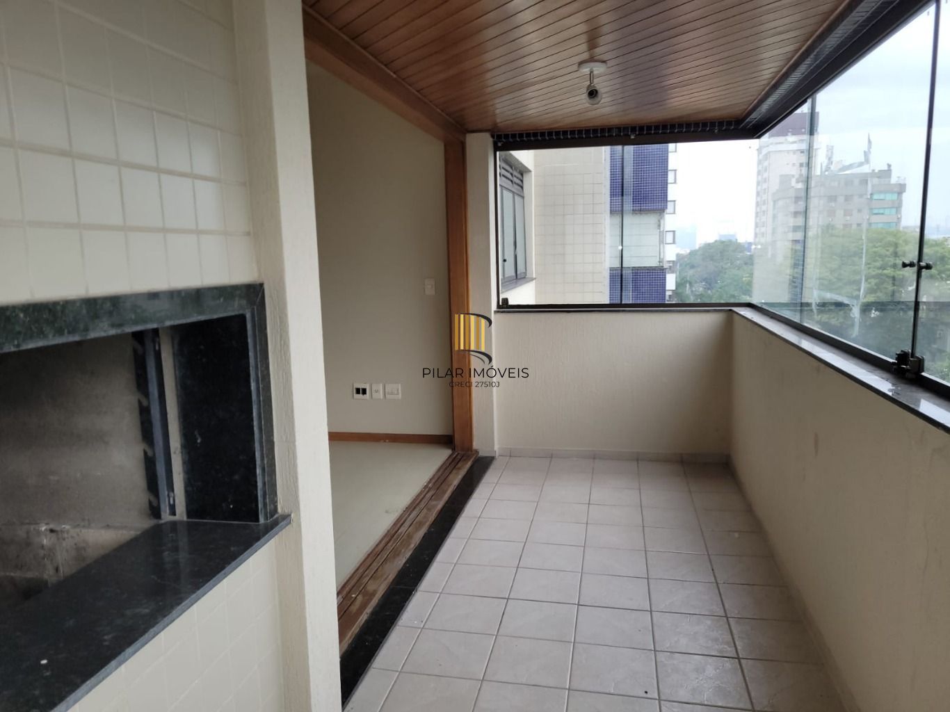 Apartamento de 3 quartos, suíte e 2 vagas de garagem no bairro Petrópolis em POA