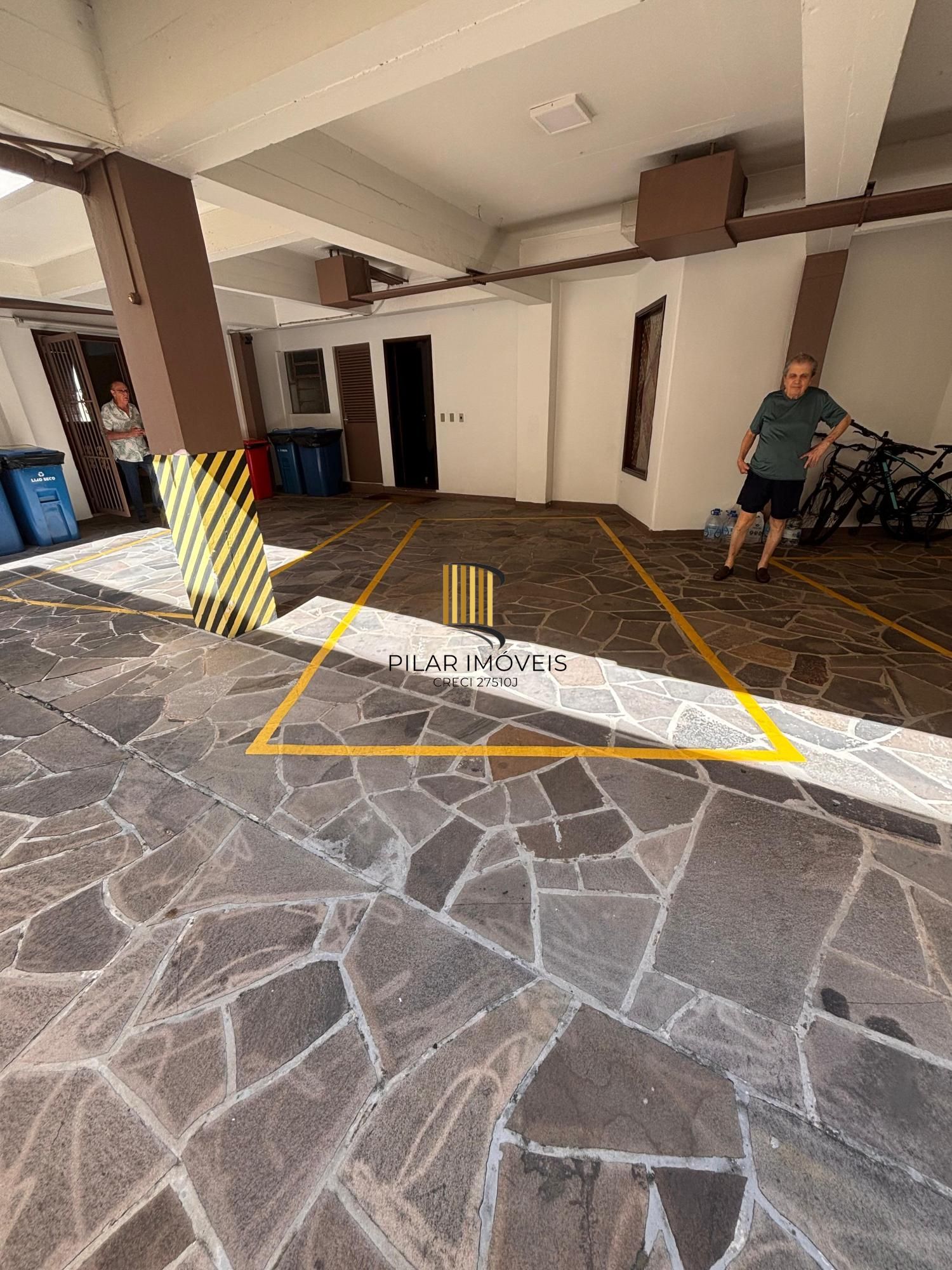 Apartamento de 2 quartos e 1 vaga de garagem bairro Santa Cecília Porto Alegre