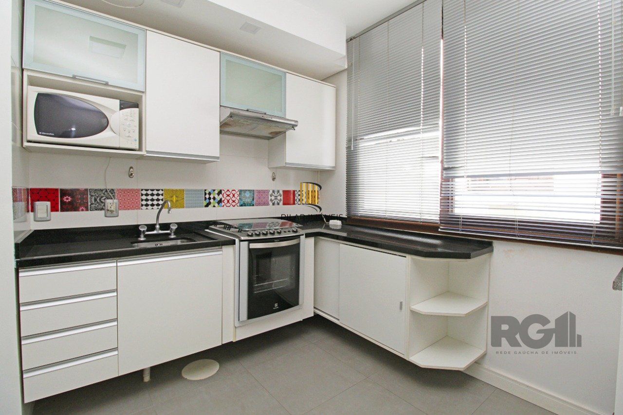 Apartamento de 2 dormitórios e 1 vaga de garagem no bairro Santana em Porto Alegre