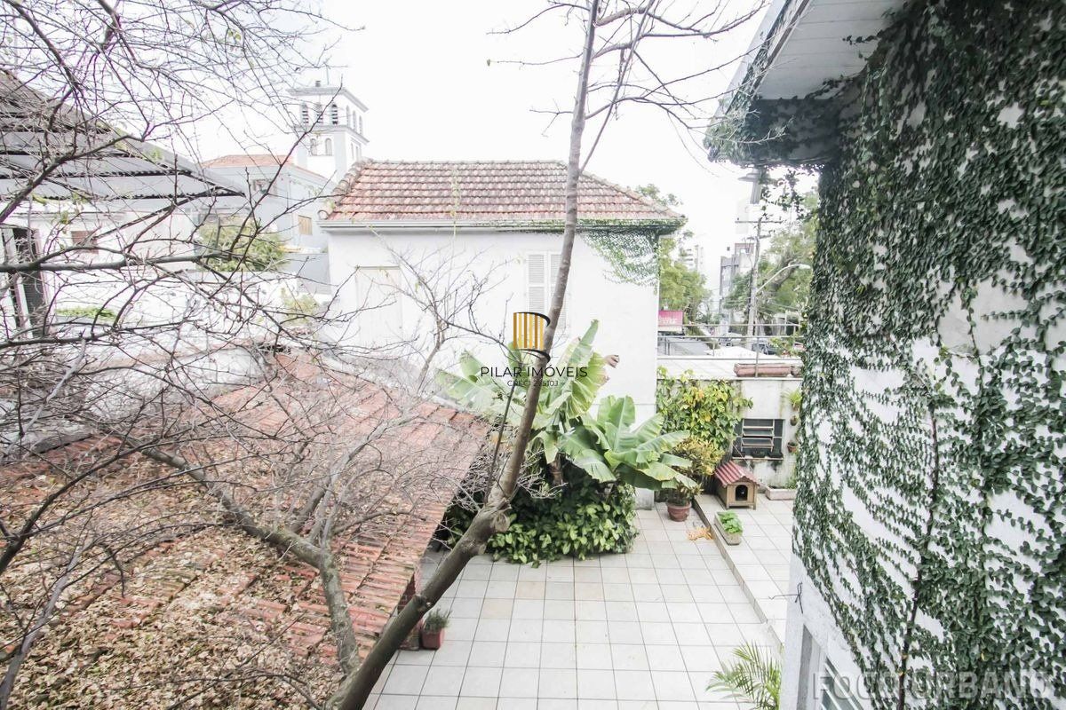 Casa para Venda - 250m², 4 dormitórios, 2 vagas - Petrópolis