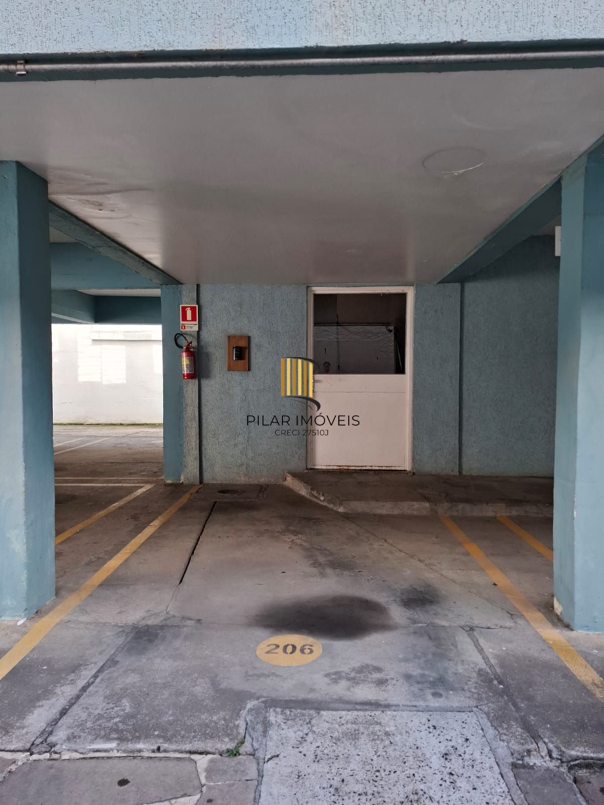 Apartamento de um quarto com garagem no bairro Partenon