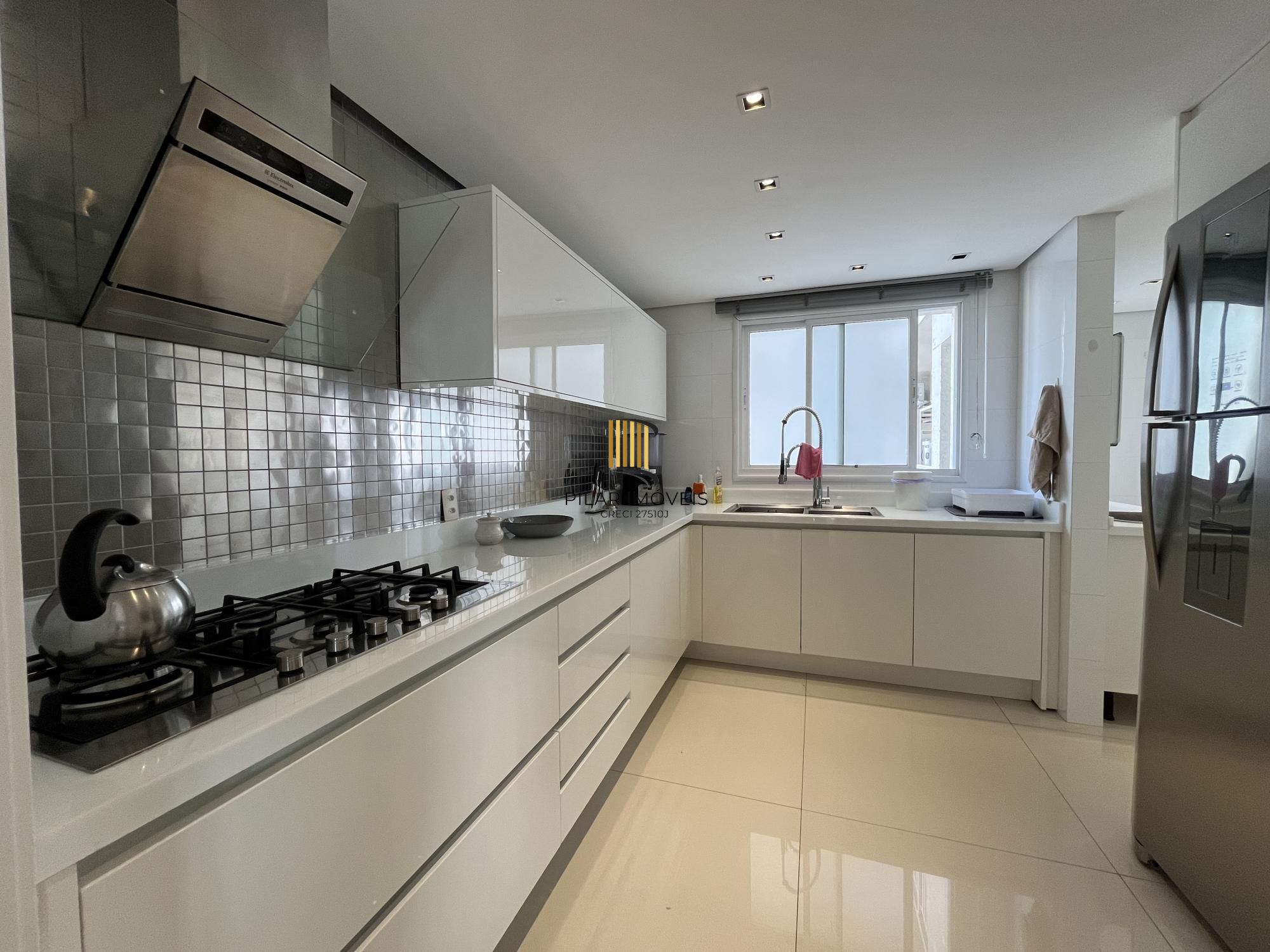 Apartamento de 3 quartos, 1 suite tradicional 2 americanas,  4 vagas de garagem