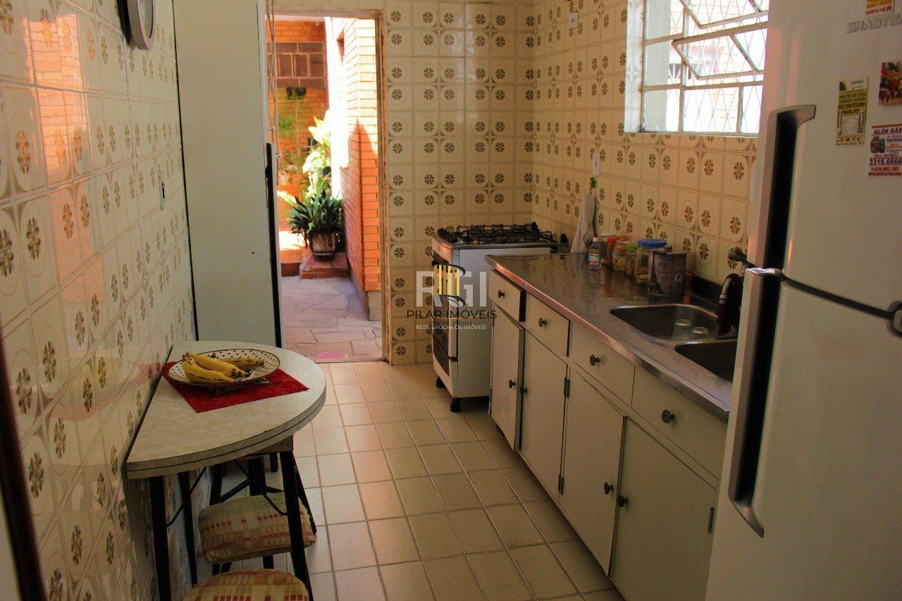 Casa para Venda - 208m², 3 dormitórios, 1 vaga - Partenon