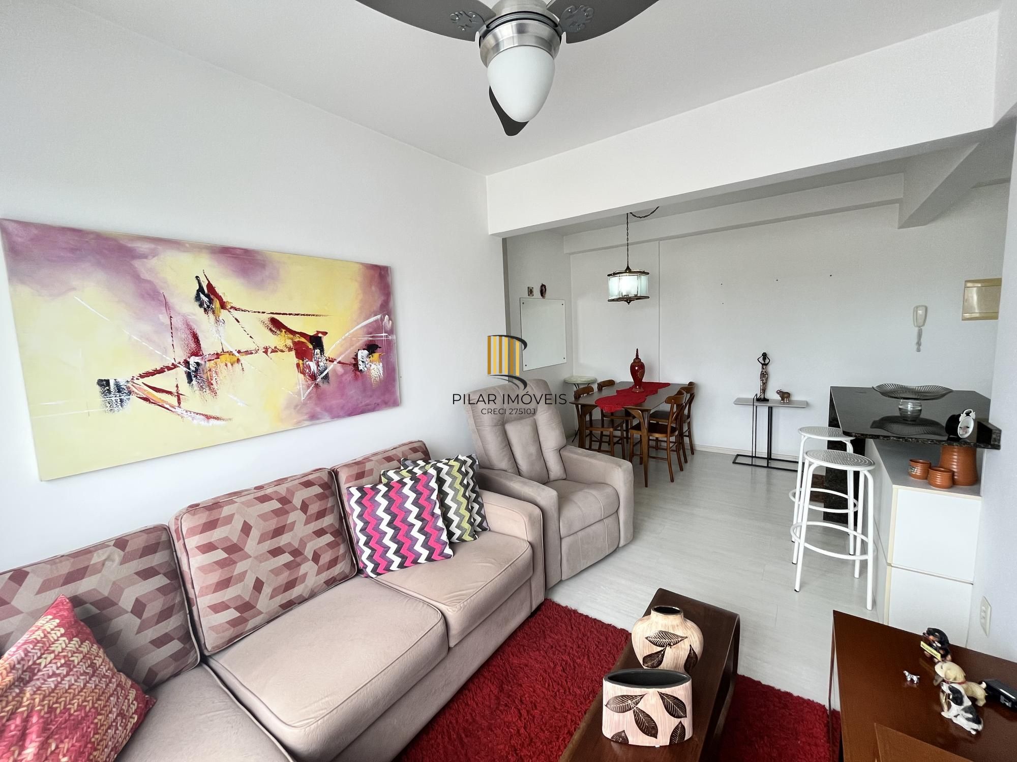 Apartamento de 2 quartos, suíte e 1 vaga de garagem no bairro Azenha em POA/RS