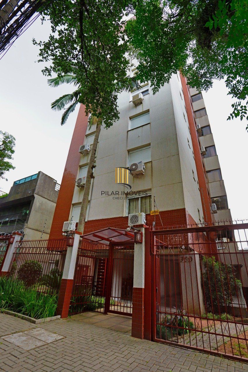 Apartamento de 2 quartos, suíte e 2 vagas de garagem no bairro Menino Deus