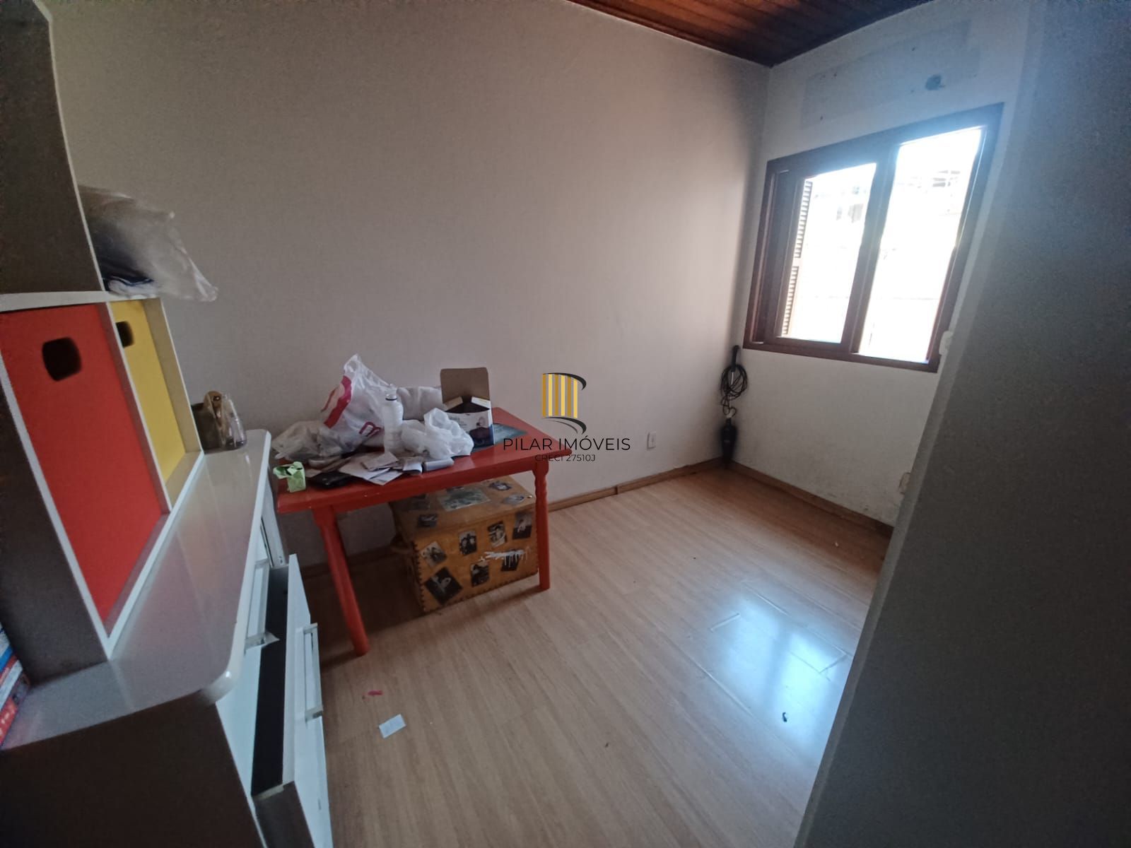 Casa de 3 quartos, suíte e patio no bairro Medianeira em POA