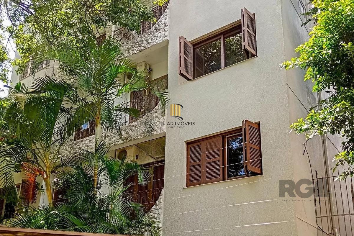  Apartamento amplo com dois dormitórios no bairro Rio Branco  em Porto Alegre. 