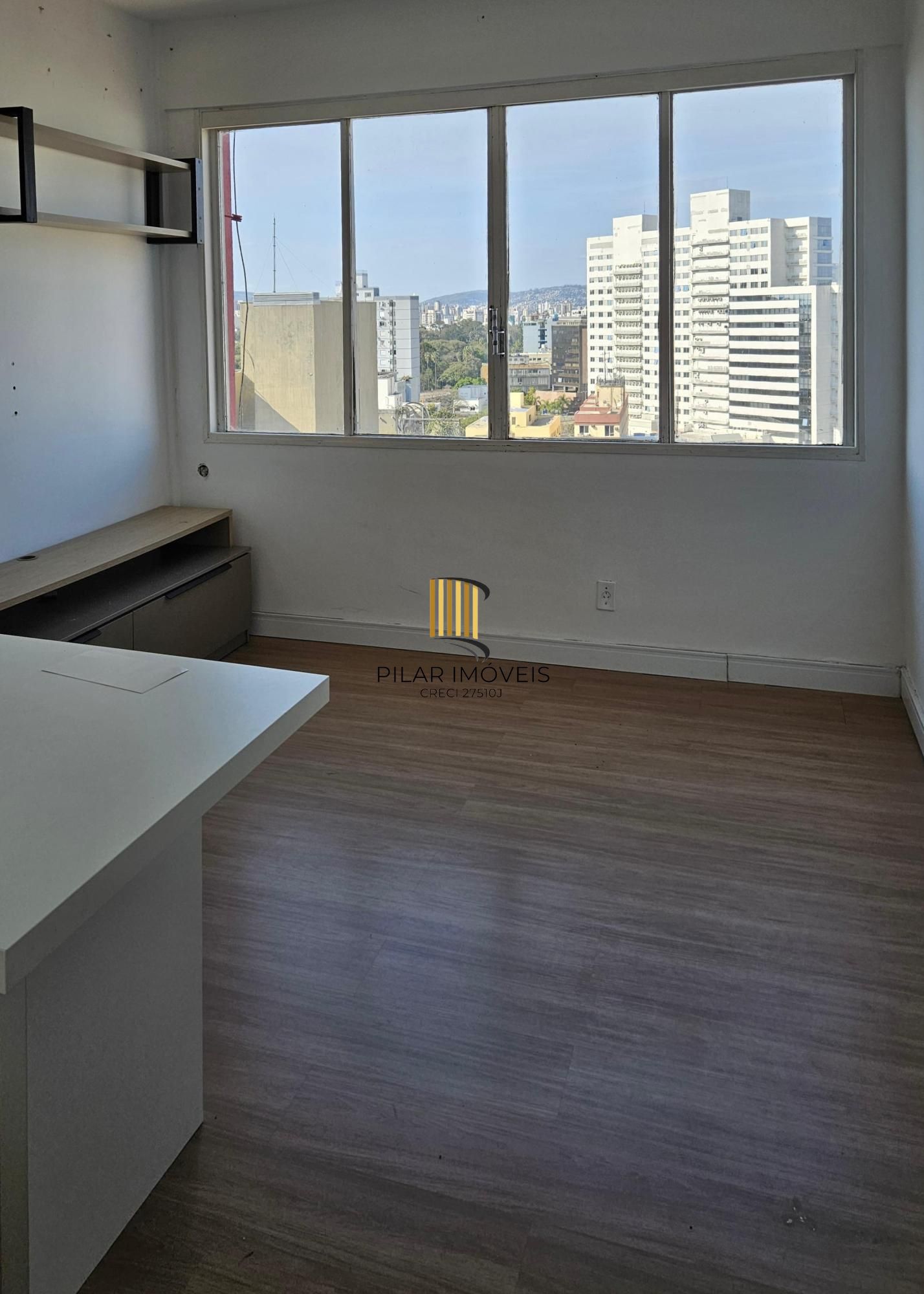 Apartamento com um quarto e uma vaga de garagem no centro de Porto Alegre