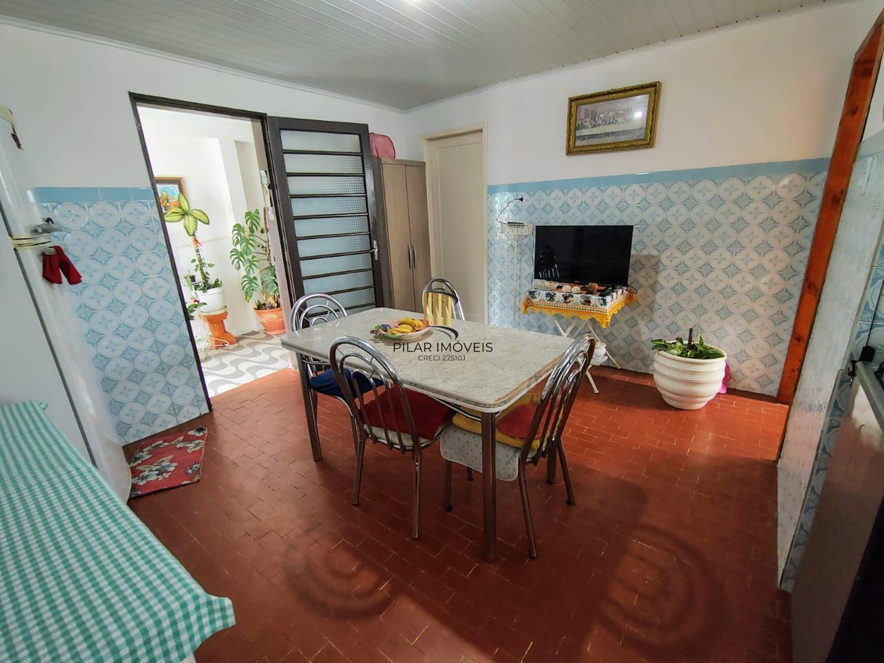 Casa 3 dormitórios e 3 vagas de garagem.
