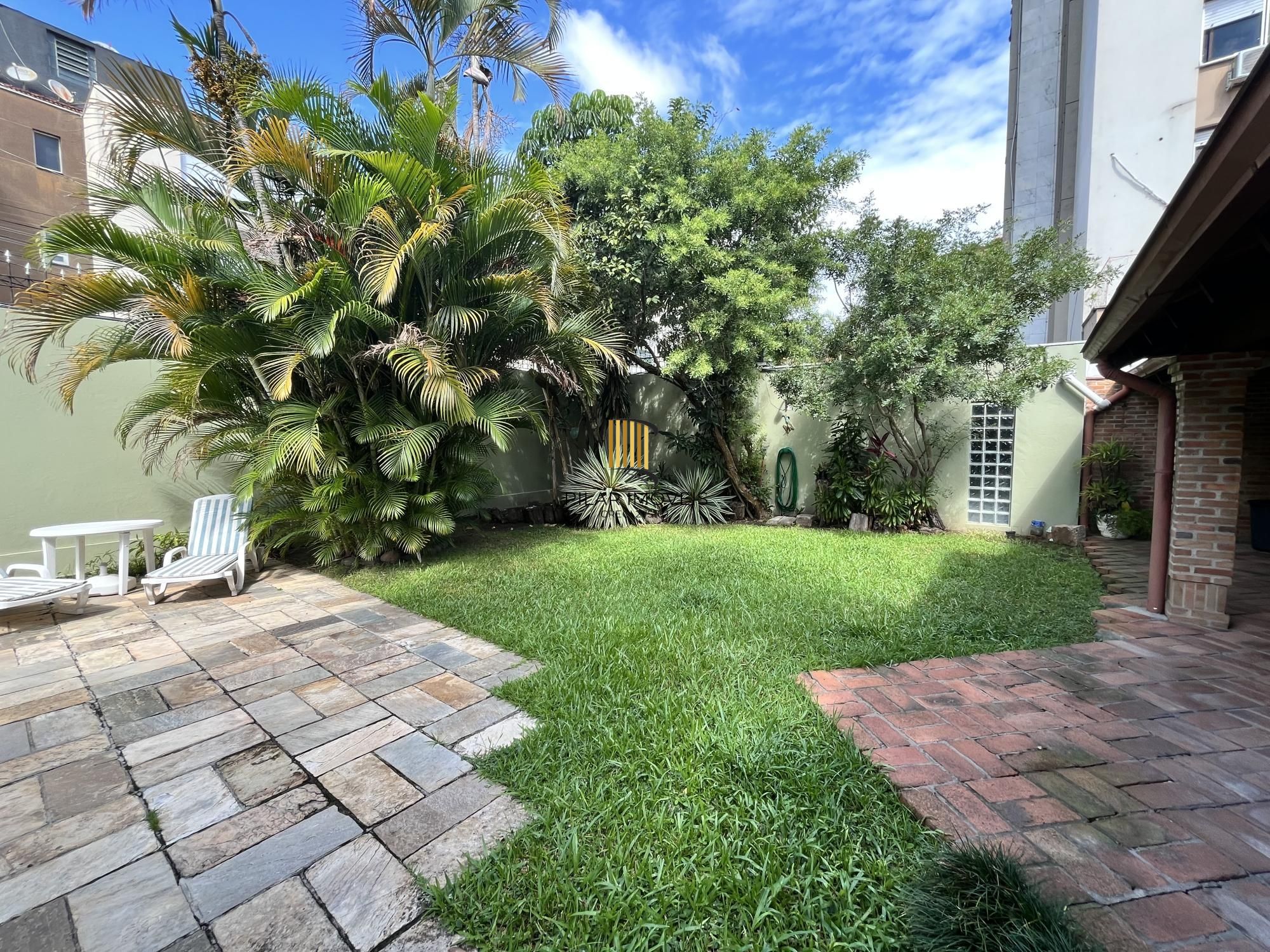 Apartamento de 4 quartos, suíte, amplo closet, dependência e 2 vagas de garagem