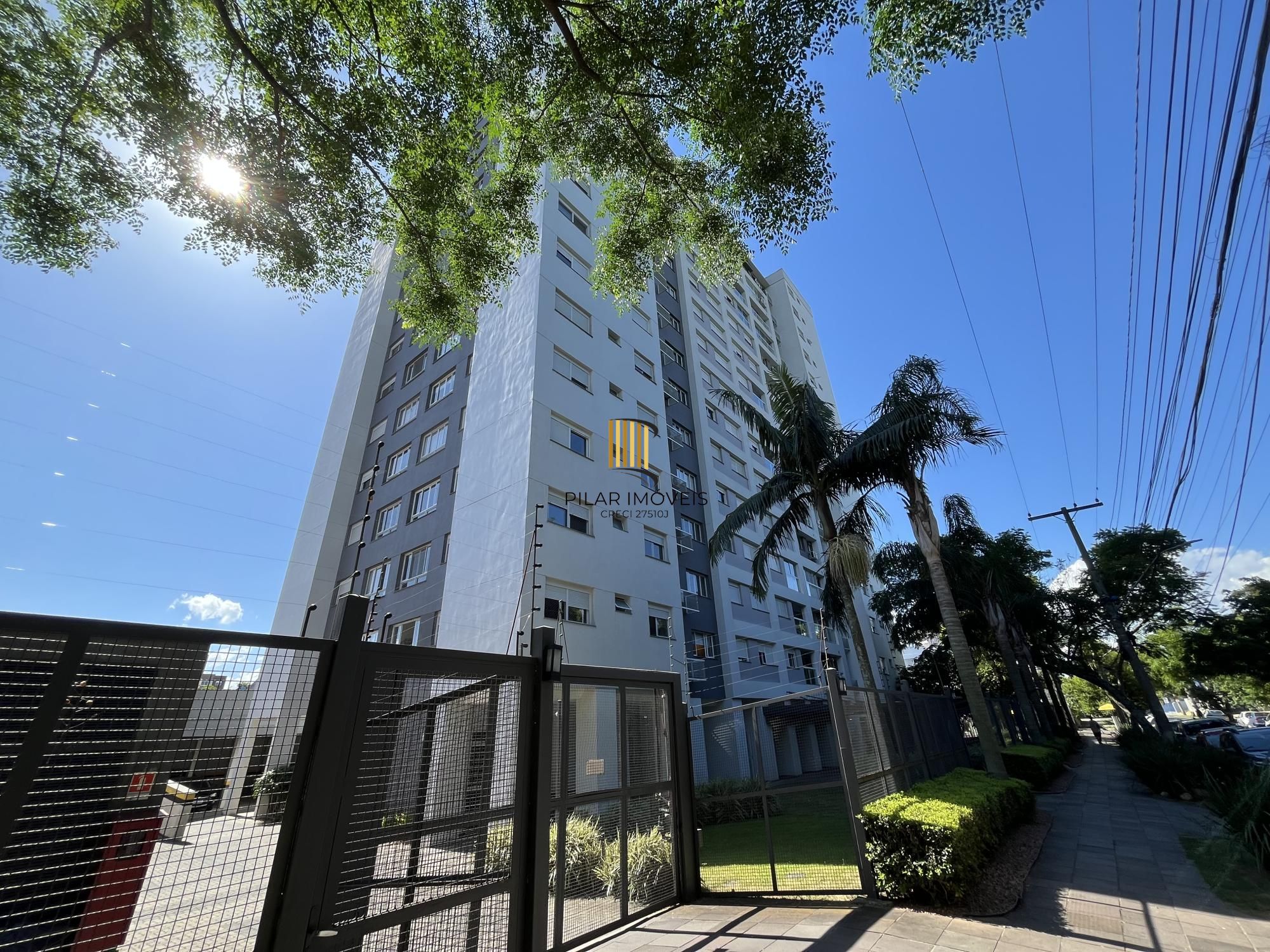 Apartamento de 2 dormitórios, suíte e 1 vaga de garagem no bairro Passo da Areia