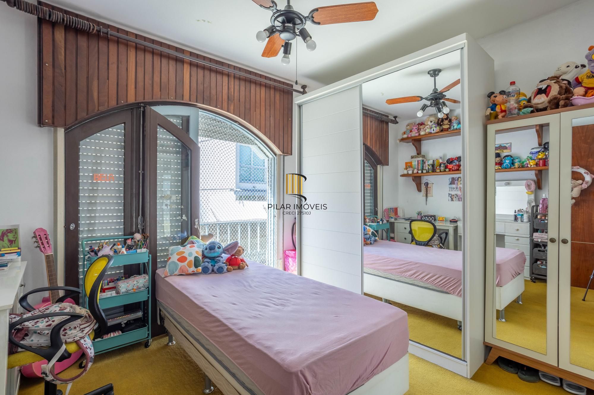 Apartamento de três quartos, suíte, dependência de empregada e 1 vaga de garagem