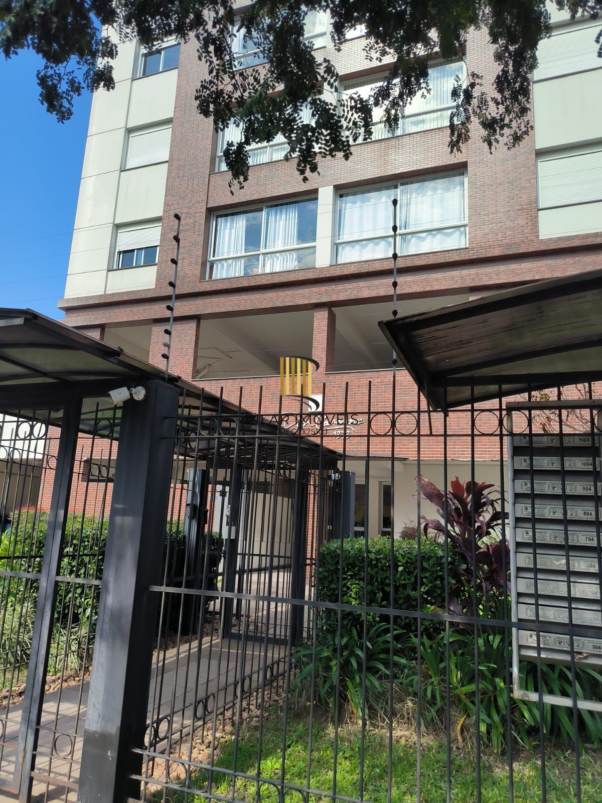 Apartamento de um quarto e uma vaga de garagem no bairro Menino Deus em POA/RS