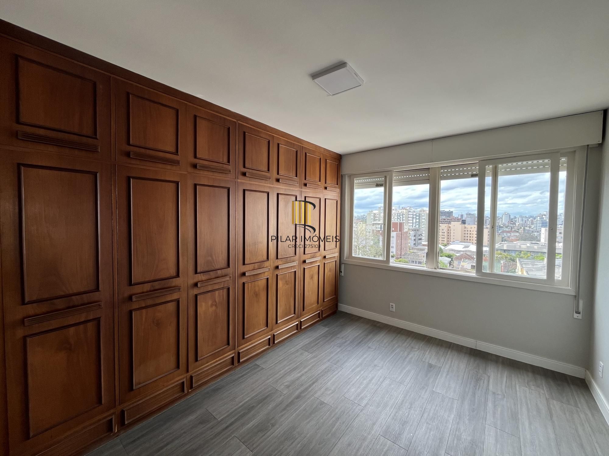 Apartamento de 3 quartos, suíte e 1 vaga de garagem no bairro Menino Deus em POA