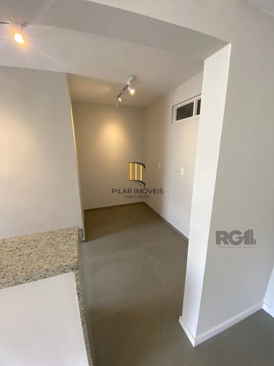 Apartamento para Venda - 74.48m², 2 dormitórios, 1 vaga - Petrópolis