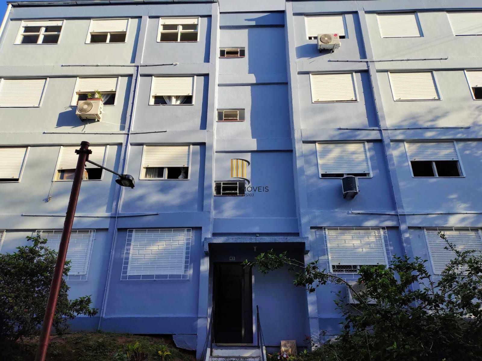 Apartamento de três quartos e uma vaga de garagem rotativa