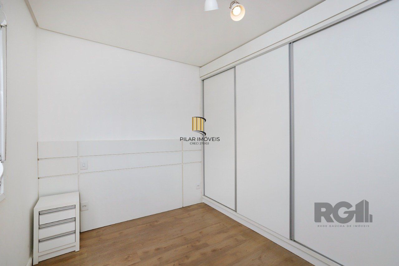 Apartamento de 2 quartos, suíte e 2 vagas de garagem no bairro Menino Deus