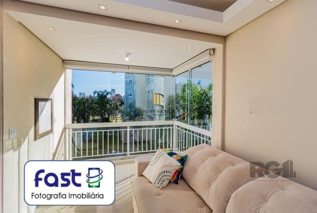 Apartamento 3 quartos, sendo 1 suíte, 82 m² de área privativa e 2 vagas de garagem individuais. Localizado na Rua/Av. Grecia, no bairro Passo D Areia em Porto Alegre.	