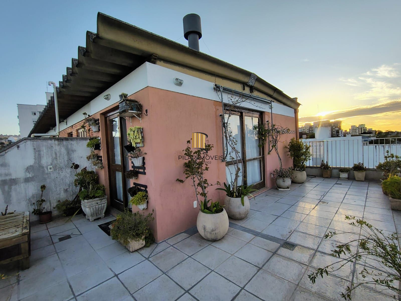 Cobertura 3 dormitórios sendo um suíte na cobertura