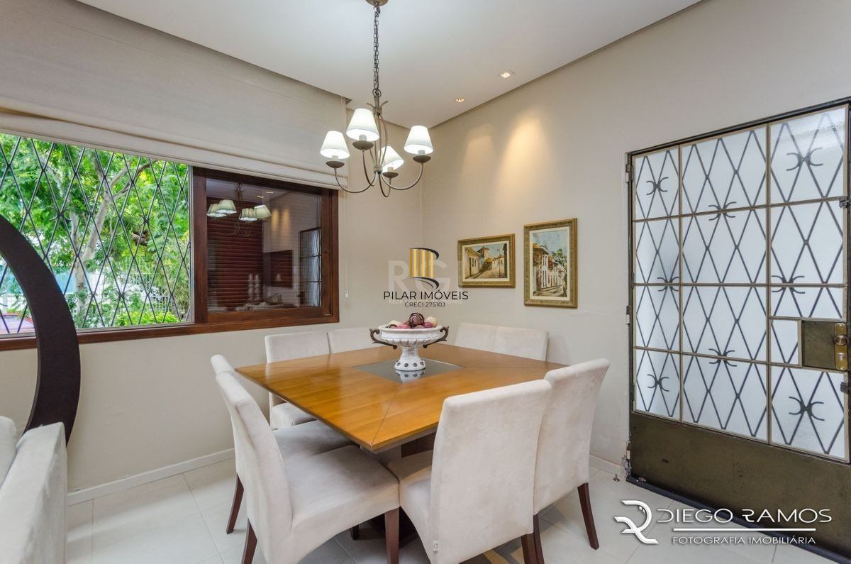 Casa para Venda - 216m², 4 dormitórios, sendo 1 suites, 4 vagas - Menino Deus