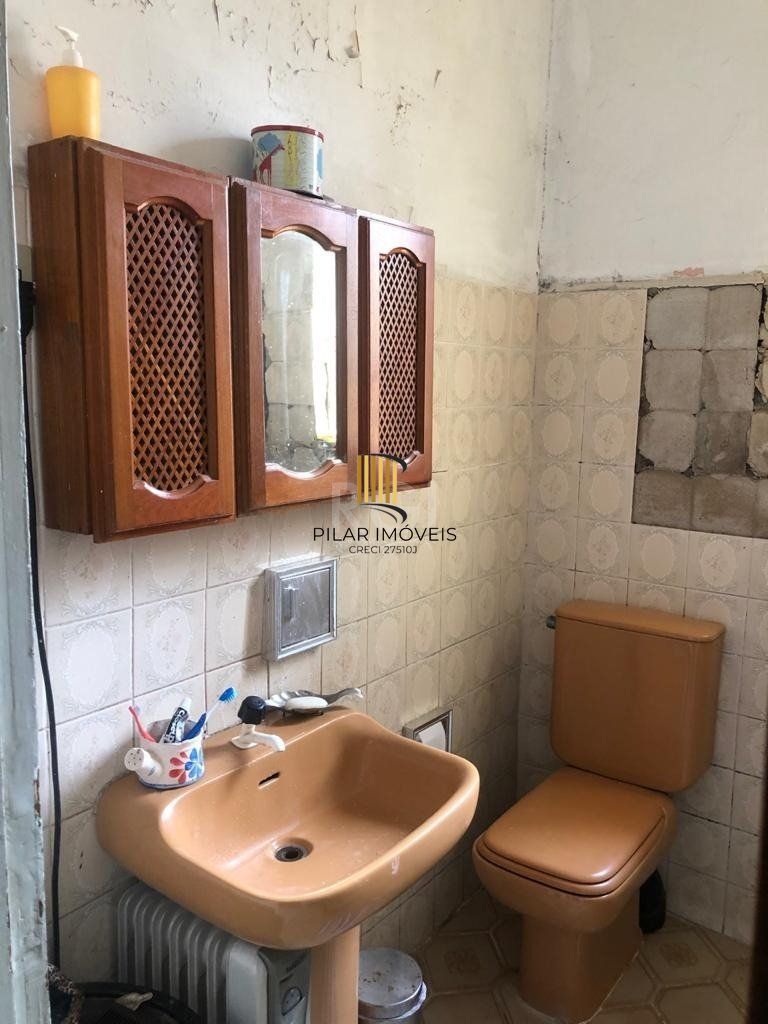 Casa/terreno medindo 200m² de privativo, 550m² totais  no bairro Partenon, 9 vag