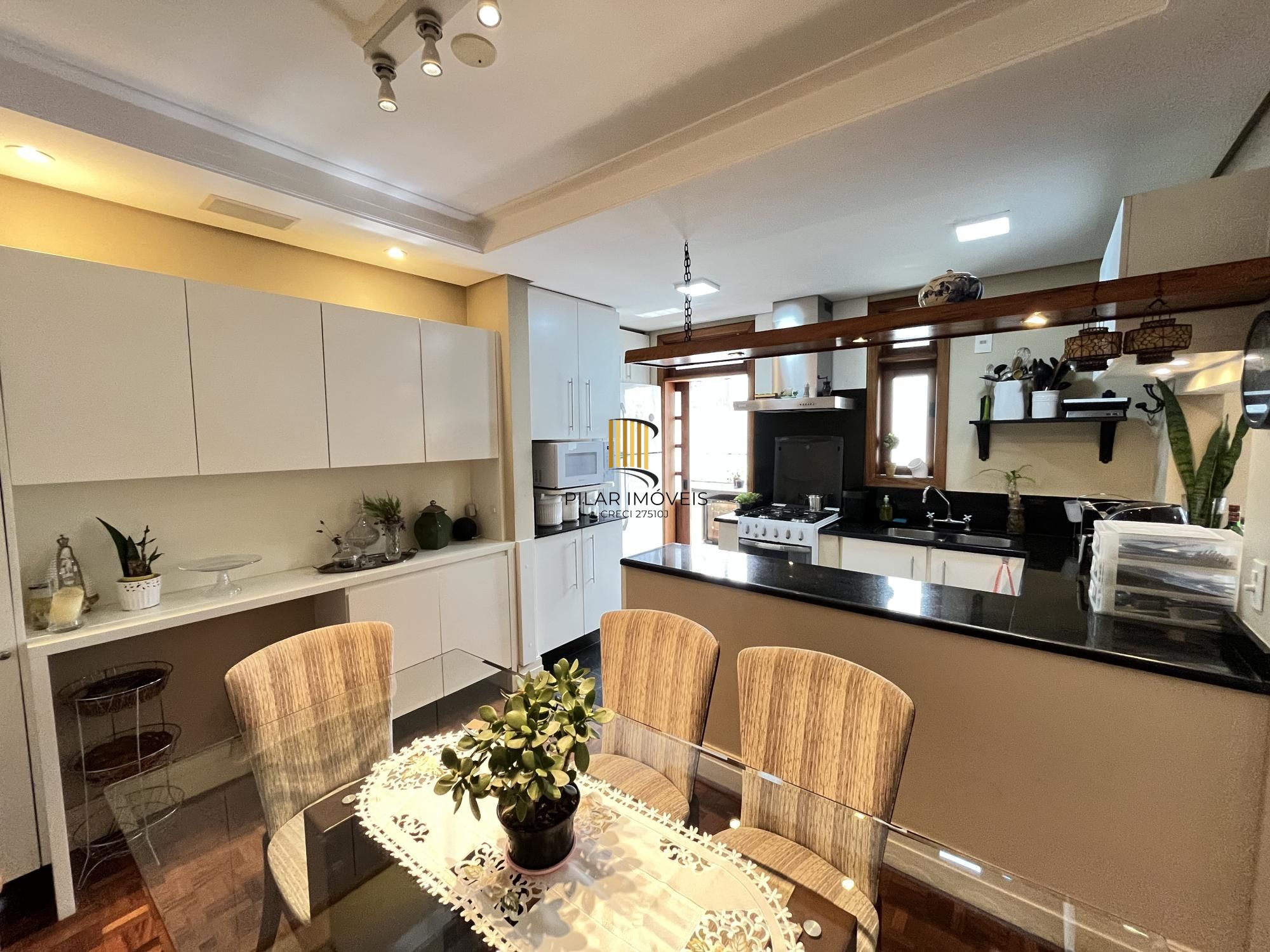 Apartamento de 2 quartos, suíte e 2 vagas de garagem no bairro Jardim Botânico.