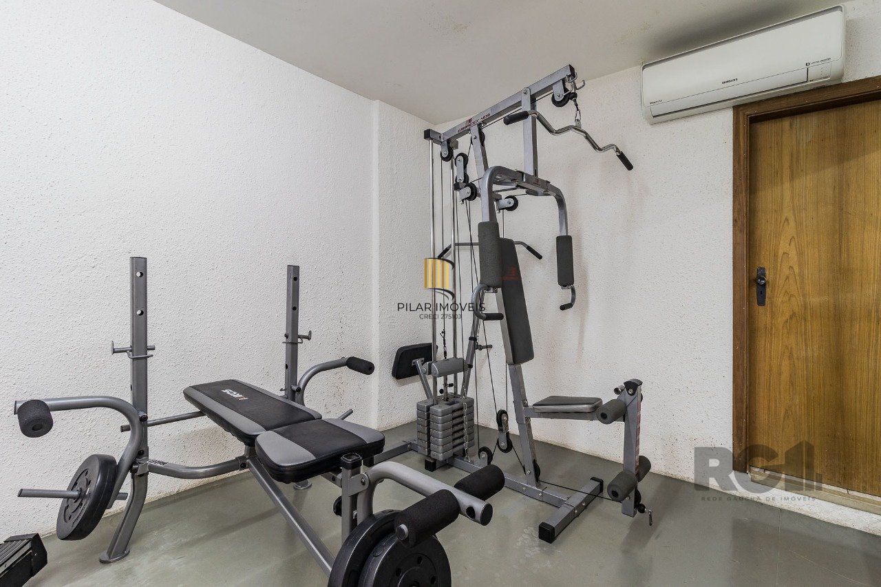 Apartamento de três quartos, suíte e duas vagas de garagem no bairro Mont Serrat em Porto Alere,
