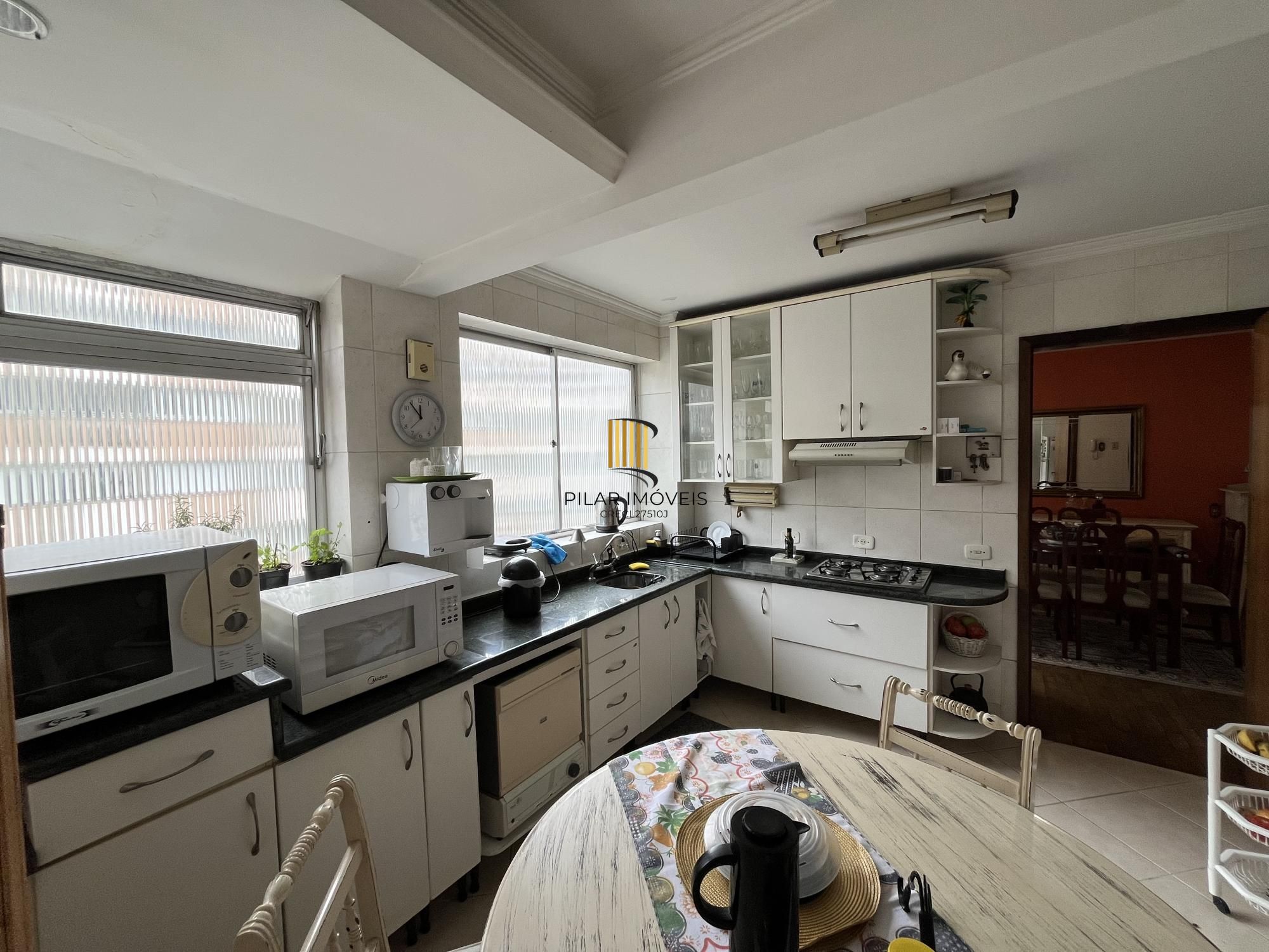 Apartamento de dois quartos com suíte no bairro Menino Deus em Porto Alegre