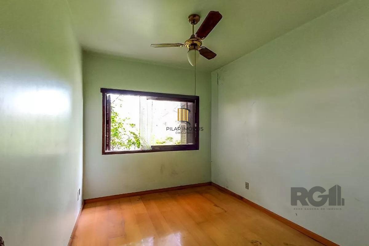  Apartamento amplo com dois dormitórios no bairro Rio Branco  em Porto Alegre. 