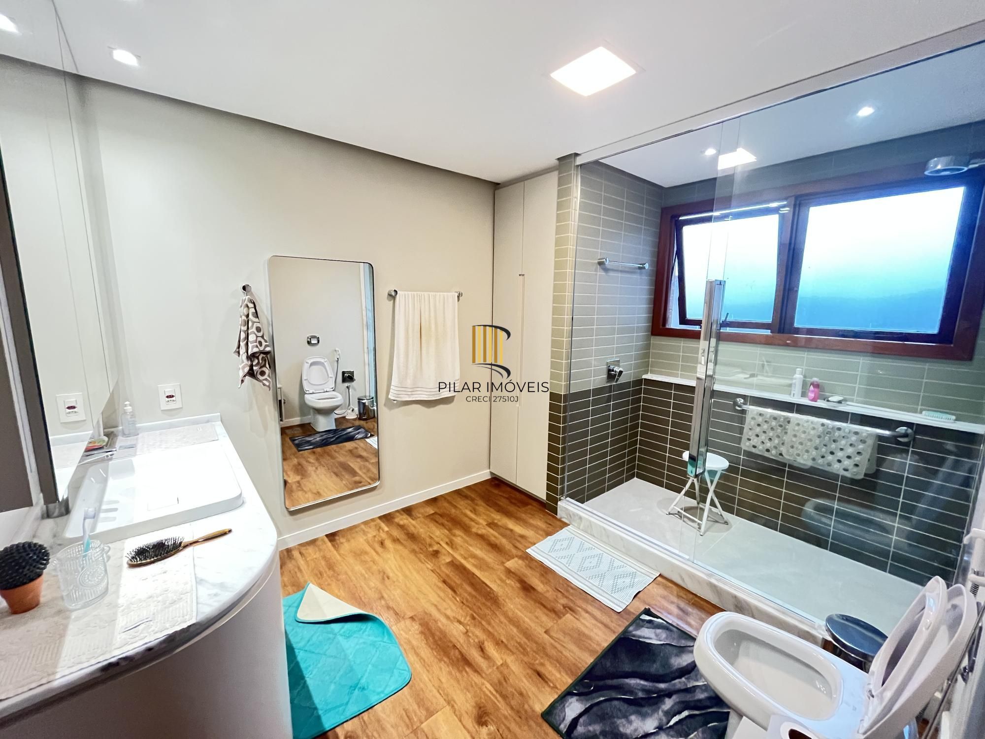 Apartamento de 3 quartos, 2 suítes, 1 americana e 2 vagas no bairro Farroupilha