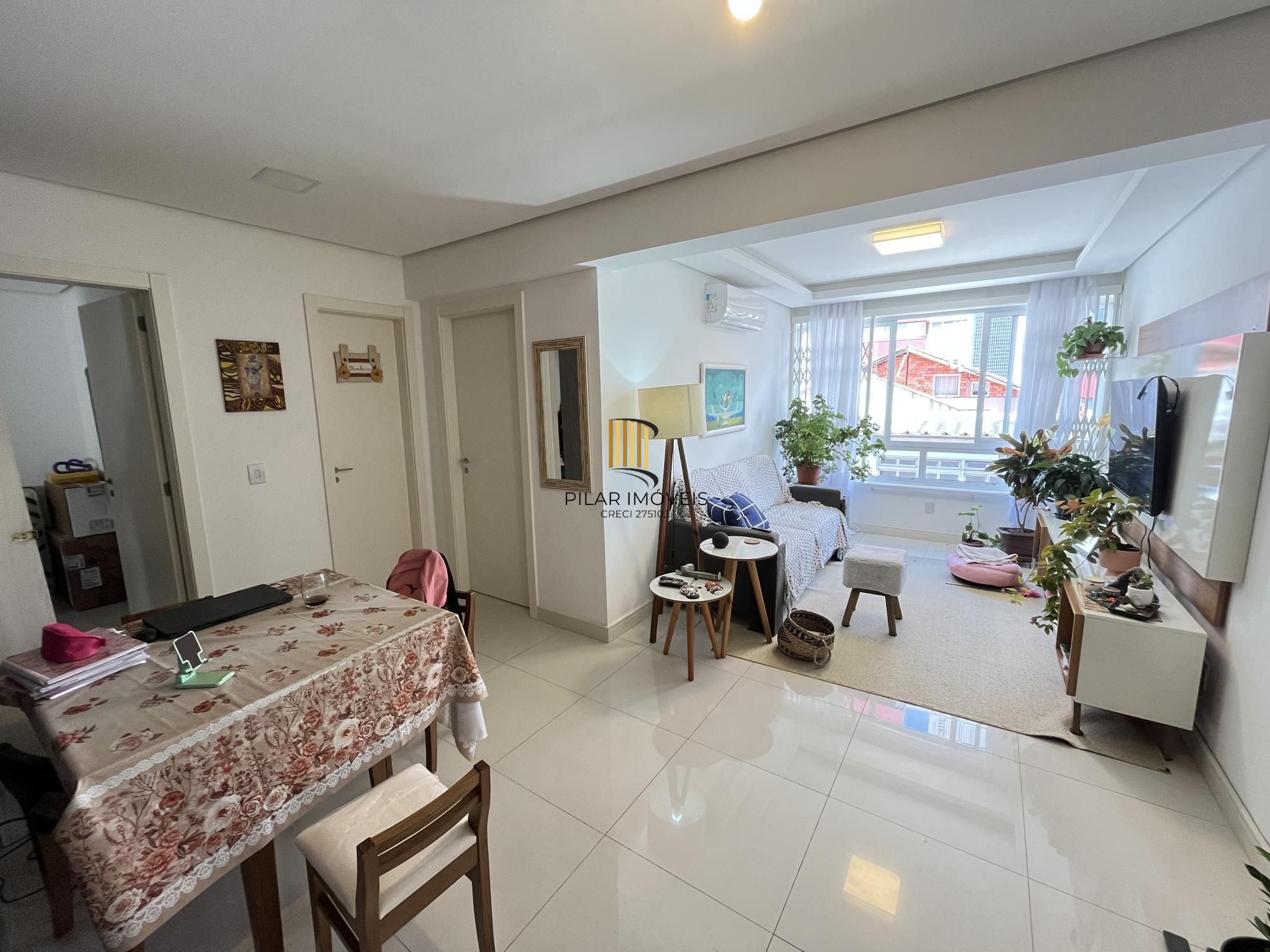 Apartamento de 2 quartos, suíte e 1 vaga de garagem no bairro Santana em POA/RS