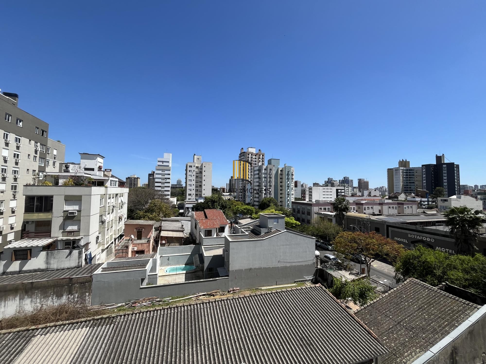Apartamento de um quarto e uma vaga de garagem no bairro Menino Deus em POA/RS