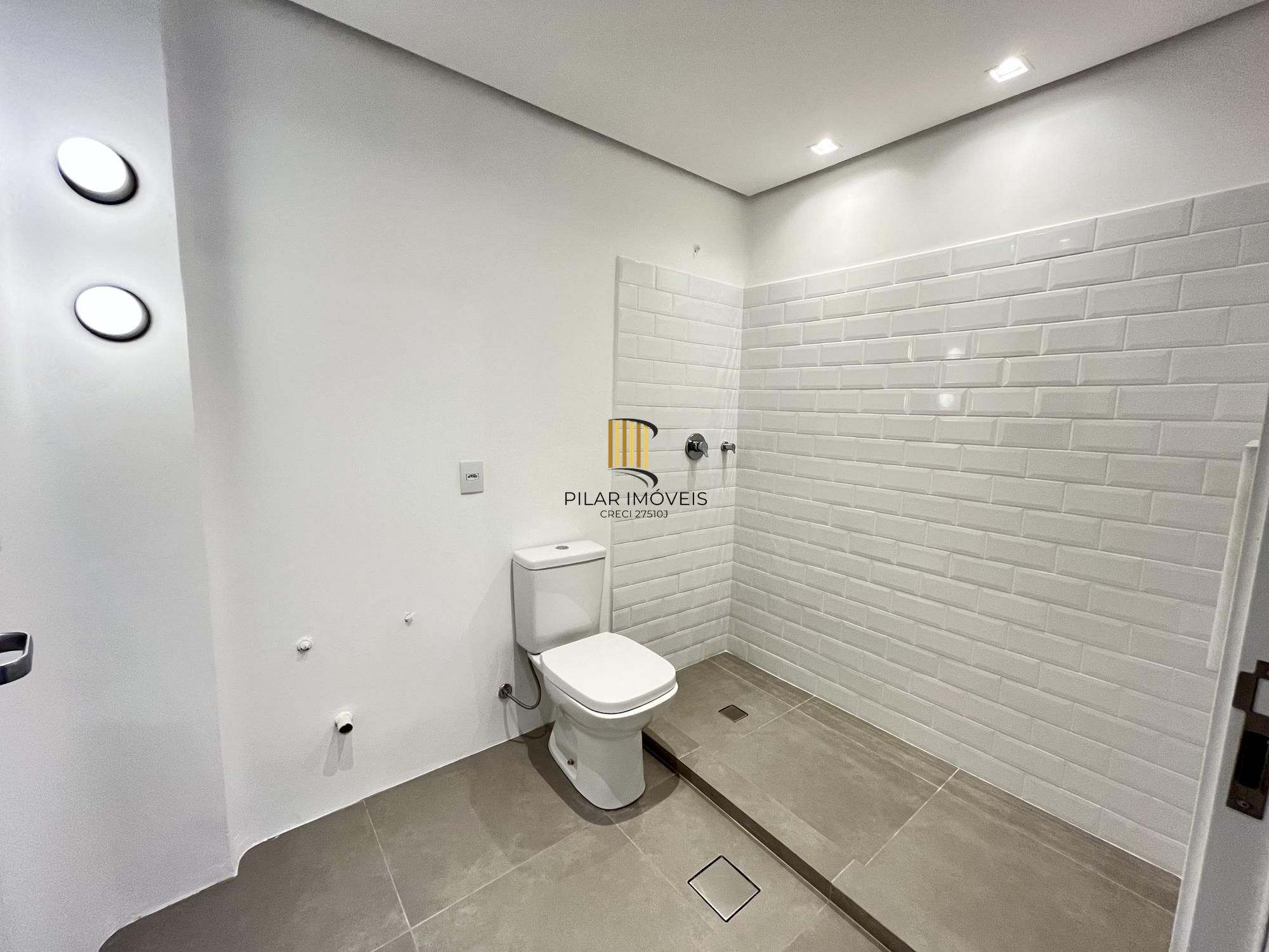 Apartamento reformado de 2 quartos no bairro Moinhos de Vento em POA