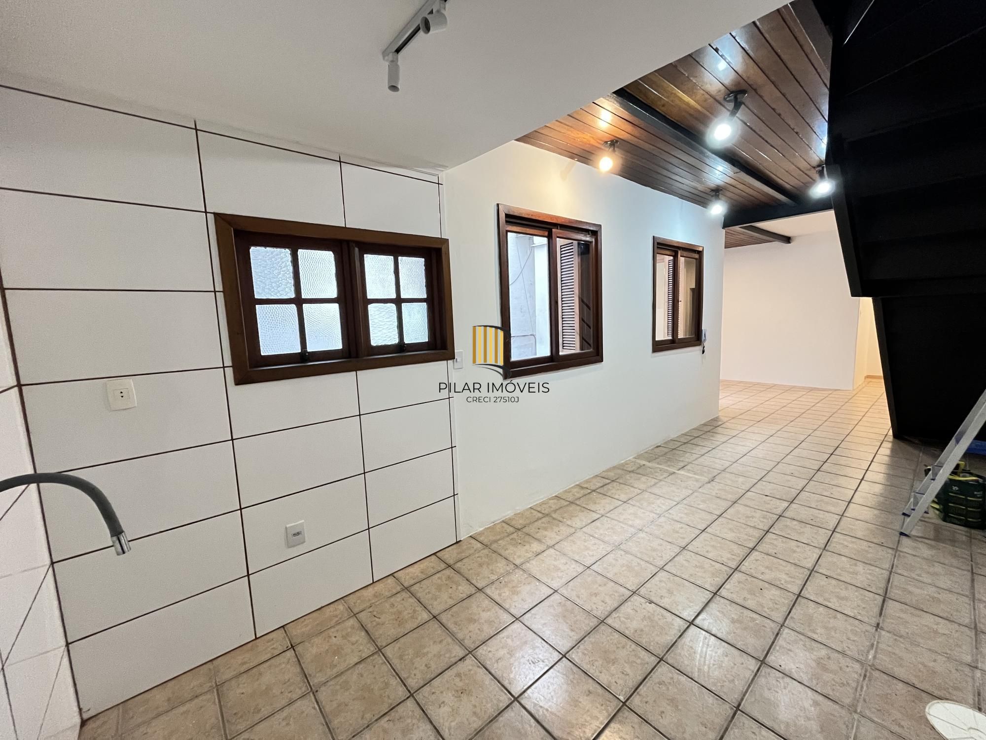 Apartamento de 2 quartos e 1 vaga de garagem no bairro Petrópolis Porto Alegre