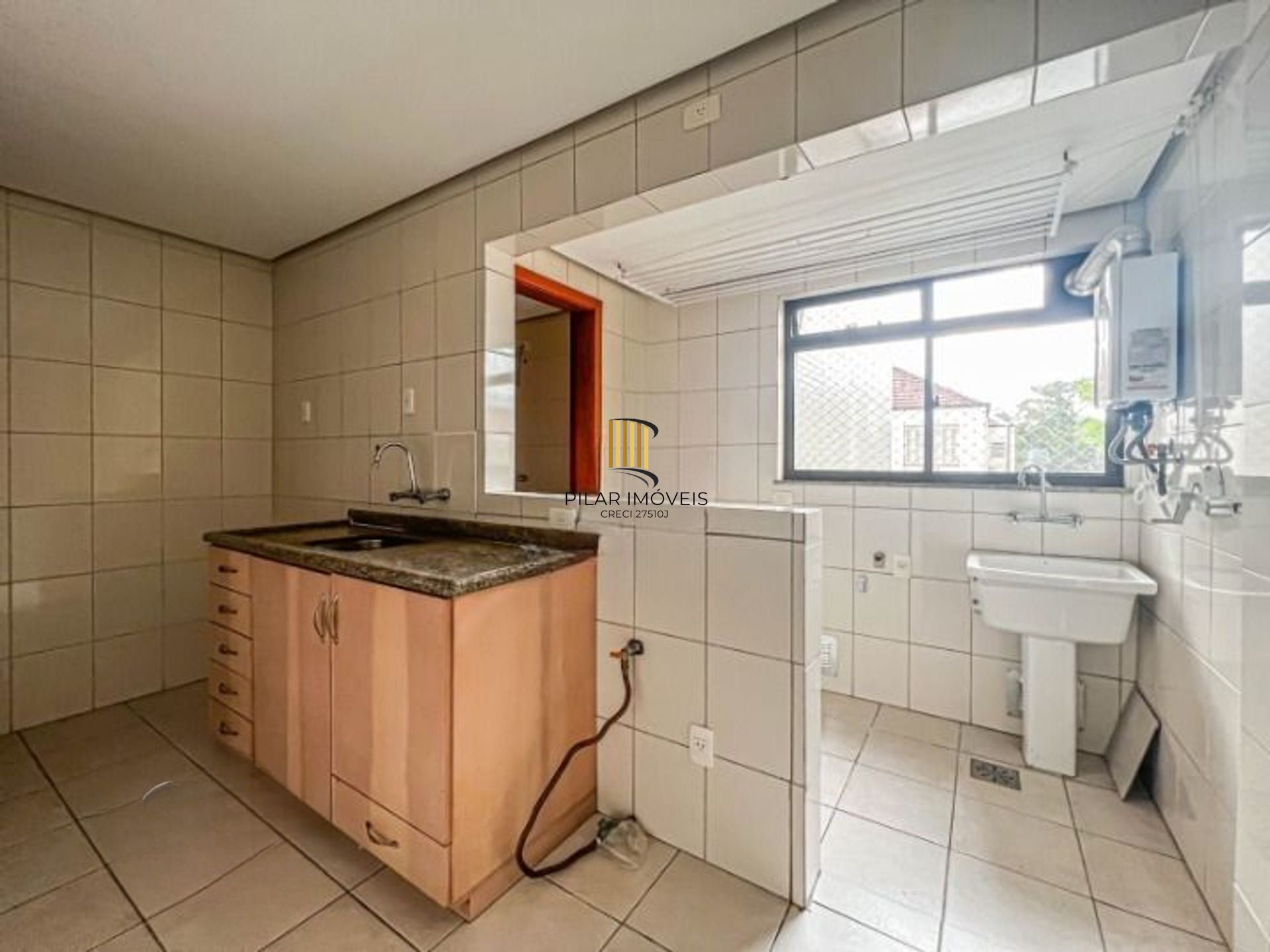 Apartamento de 3 quartos, suíte e 1 vaga de garagem no bairro Menino Deus em POA