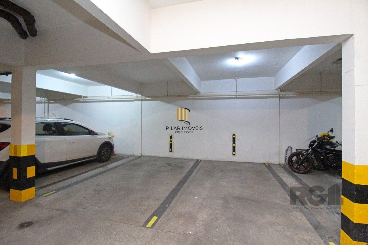 Cobertura de 1 dormitório com uma vaga de garagem no bairro Independência em Porto Alegre