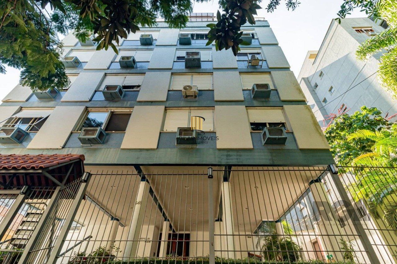 Cobertura de três quartos, suíte e uma vaga de garagem no bairro Higienópolis