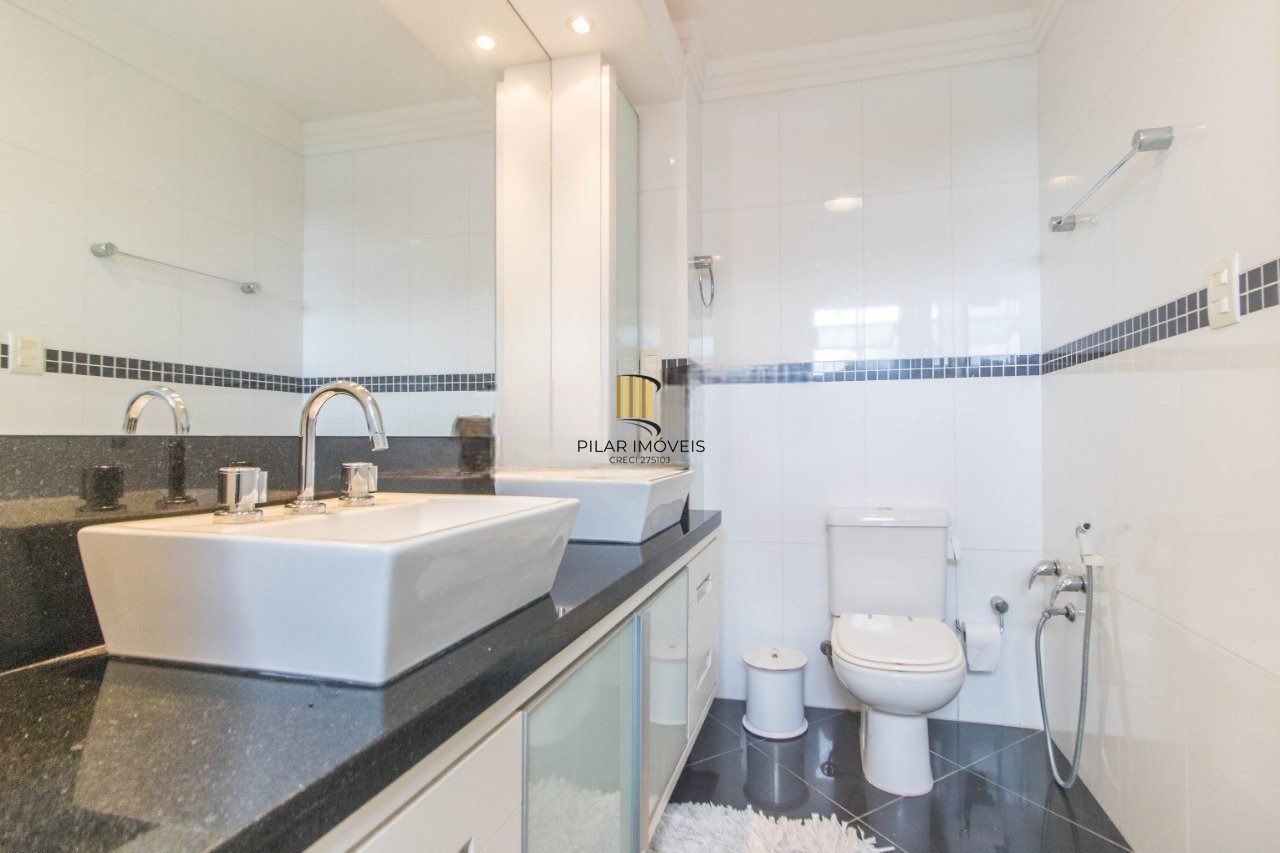 Apartamento com 3 suítes e 3 vagas de garagem no bairro Rio Branco em POA/RS