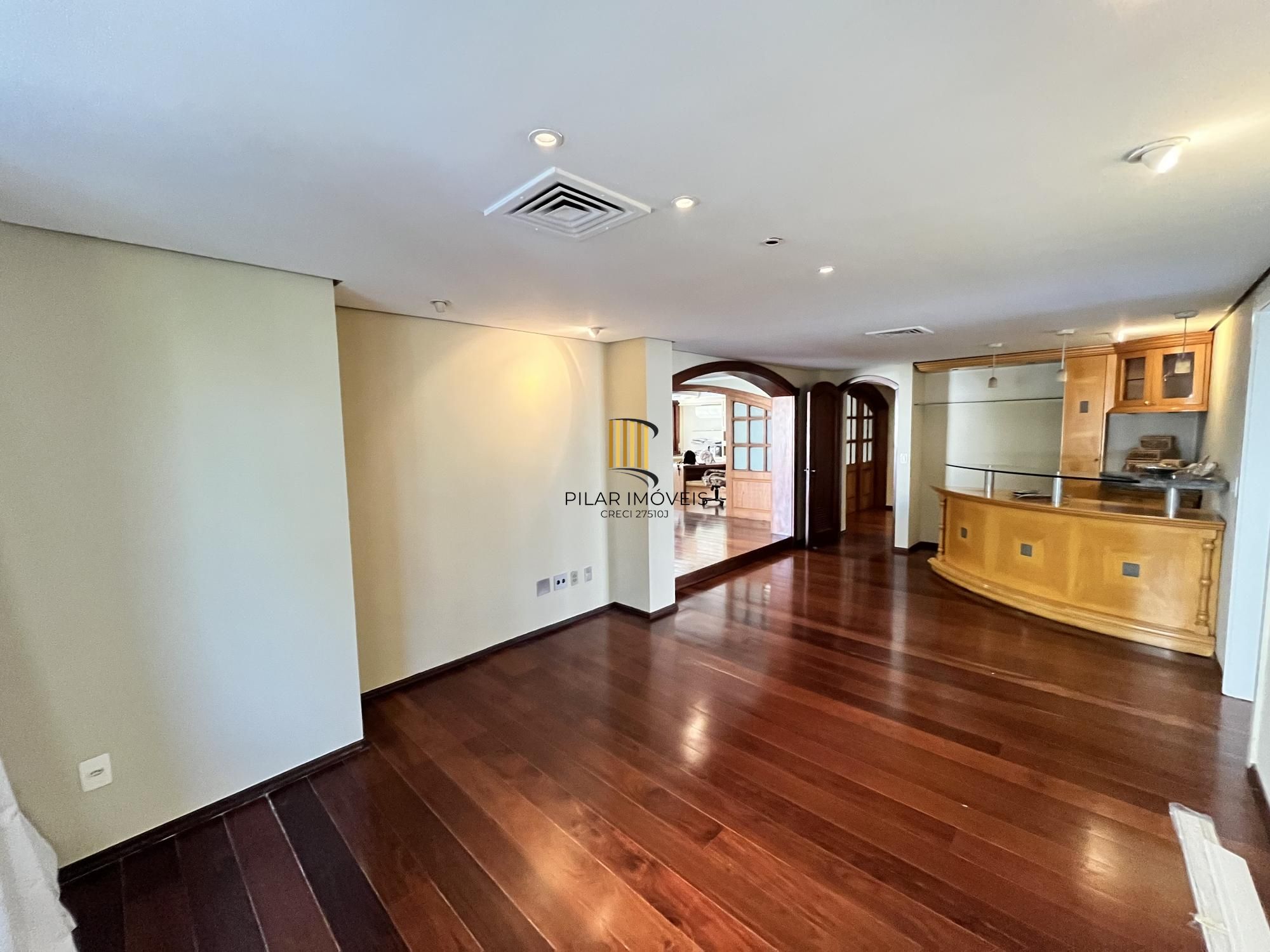 Apartamento de 4 quartos, suíte, amplo closet, dependência e 2 vagas de garagem