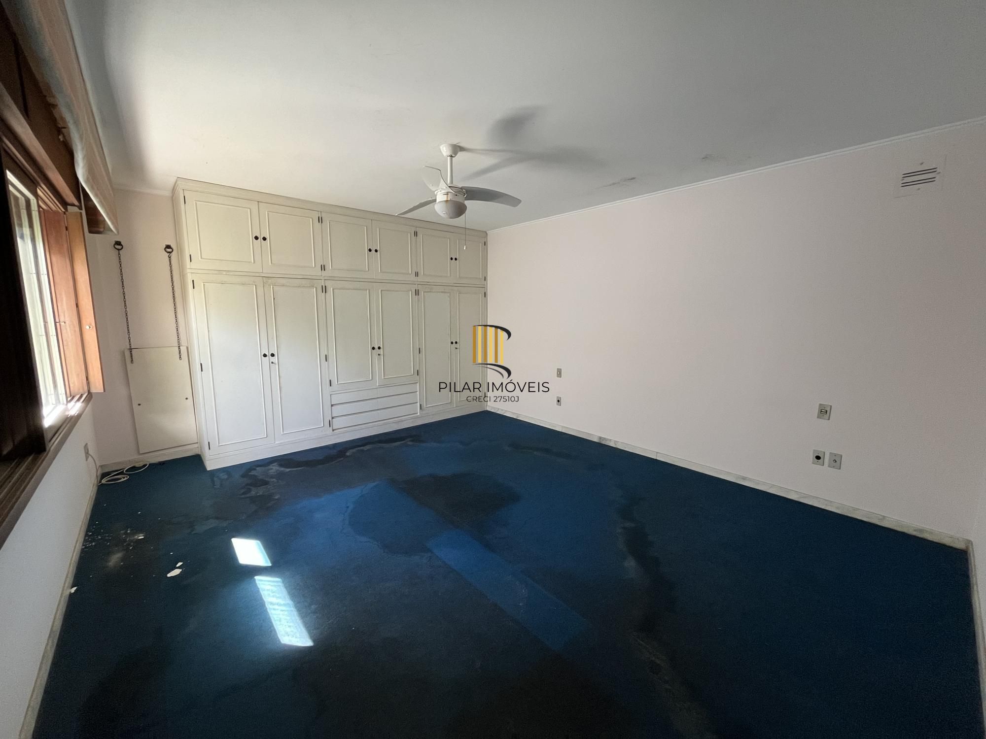 Casa de 4 quartos, 2 suítes e 2 vagas de garagem no bairro Boa Vista em POA