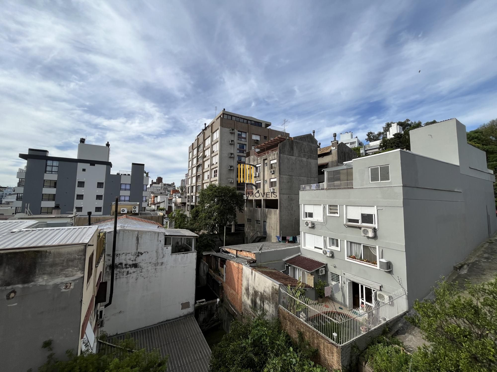 Apartamento de 2 quartos, suíte e 1 vaga de garagem no bairro Auxiliadora em POA