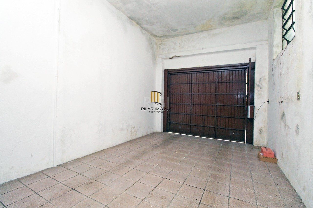 Casa para Venda - 464.5m², 3 dormitórios, sendo 1 suites, 3 vagas - Petrópolis