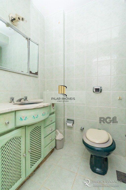 Apartamento 2 dormitórios, sendo 1 suíte, 72 m² de área privativa e 2 vaga(s) de garagem. Localizado na Rua/Av. Bagé, no bairro Petrópolis em Porto Alegre.