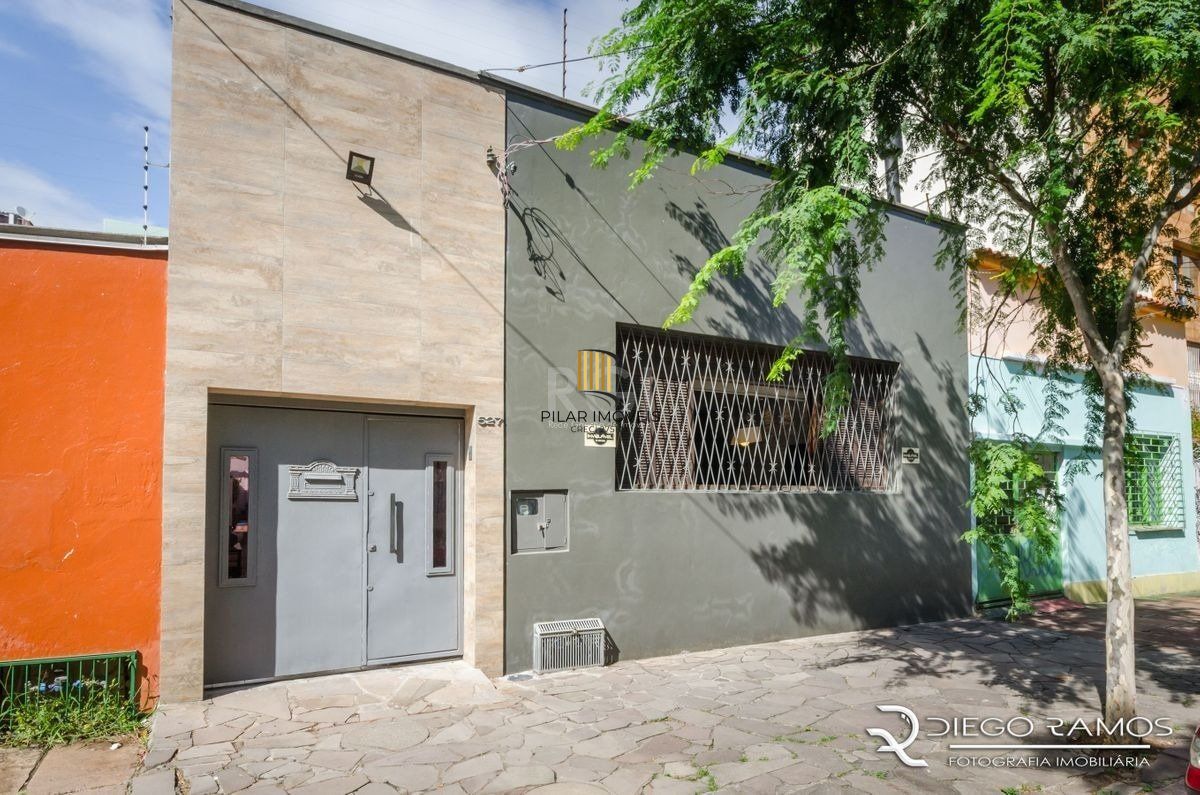 Casa para Venda - 216m², 4 dormitórios, sendo 1 suites, 4 vagas - Menino Deus