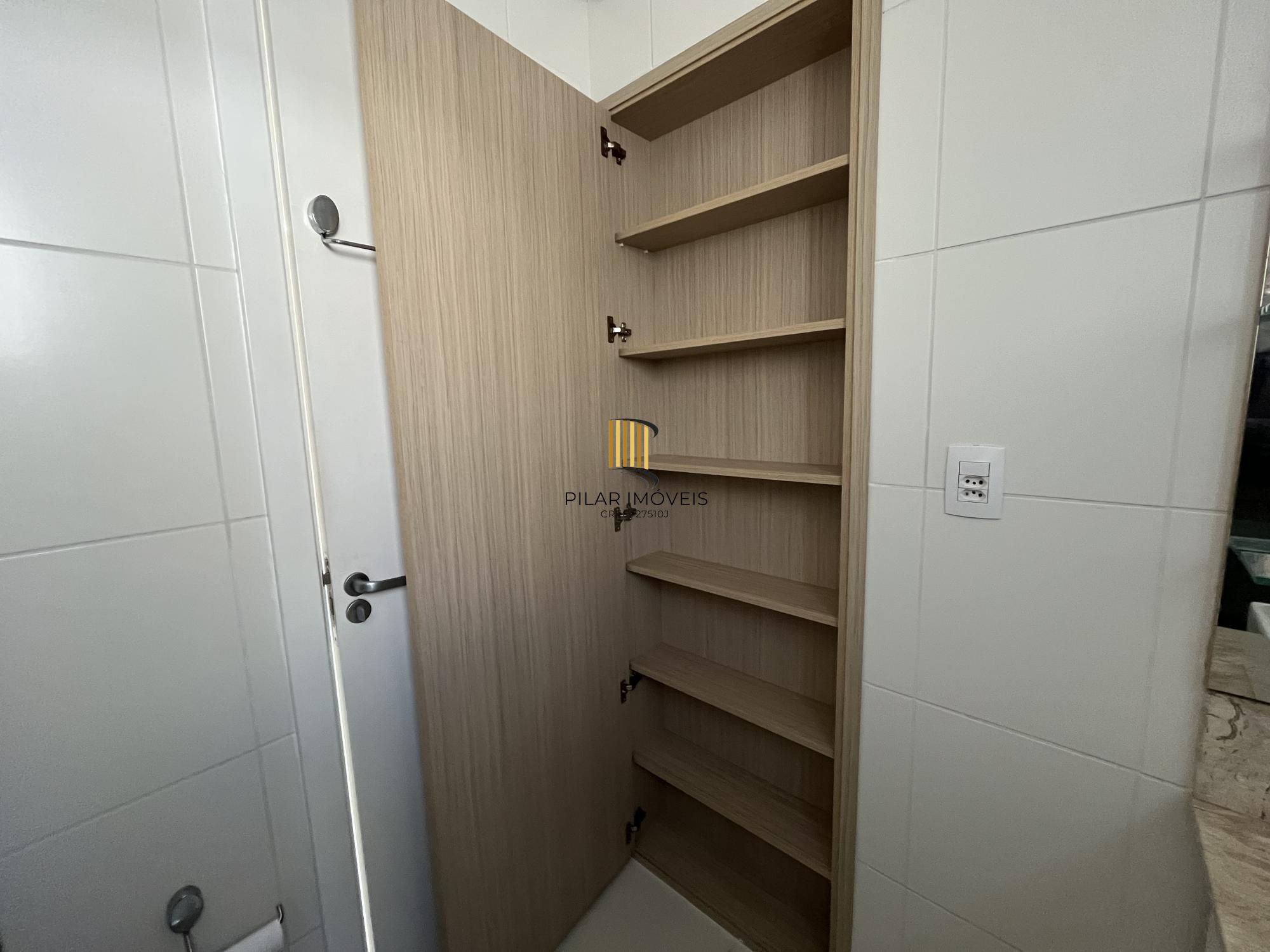Apartamento de um quarto e uma vaga de garagem no bairro Menino Deus em POA/RS