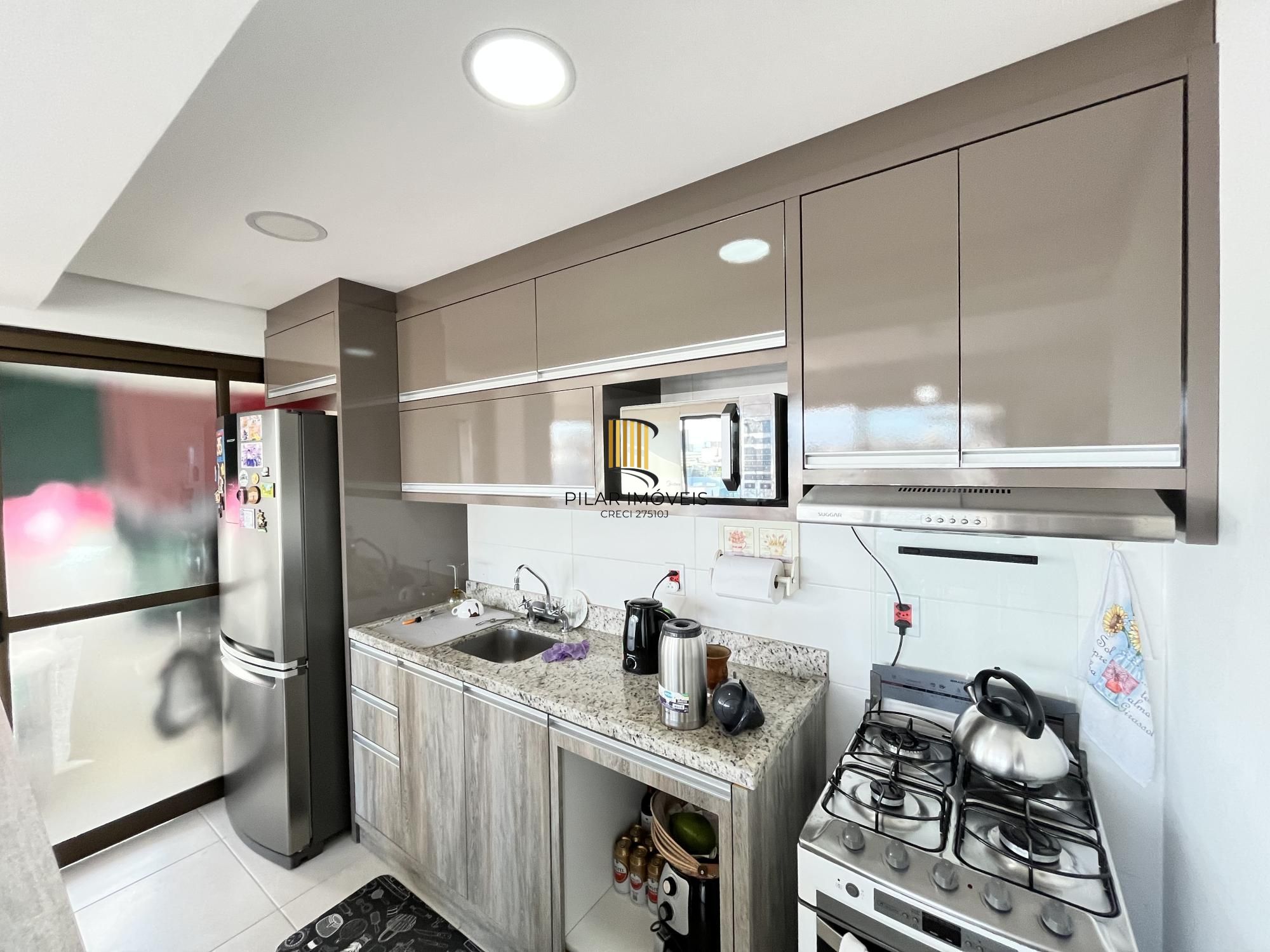 Apartamento de 3 quartos, suíte e 2 vagas de garagem no bairro Menino Deus POA