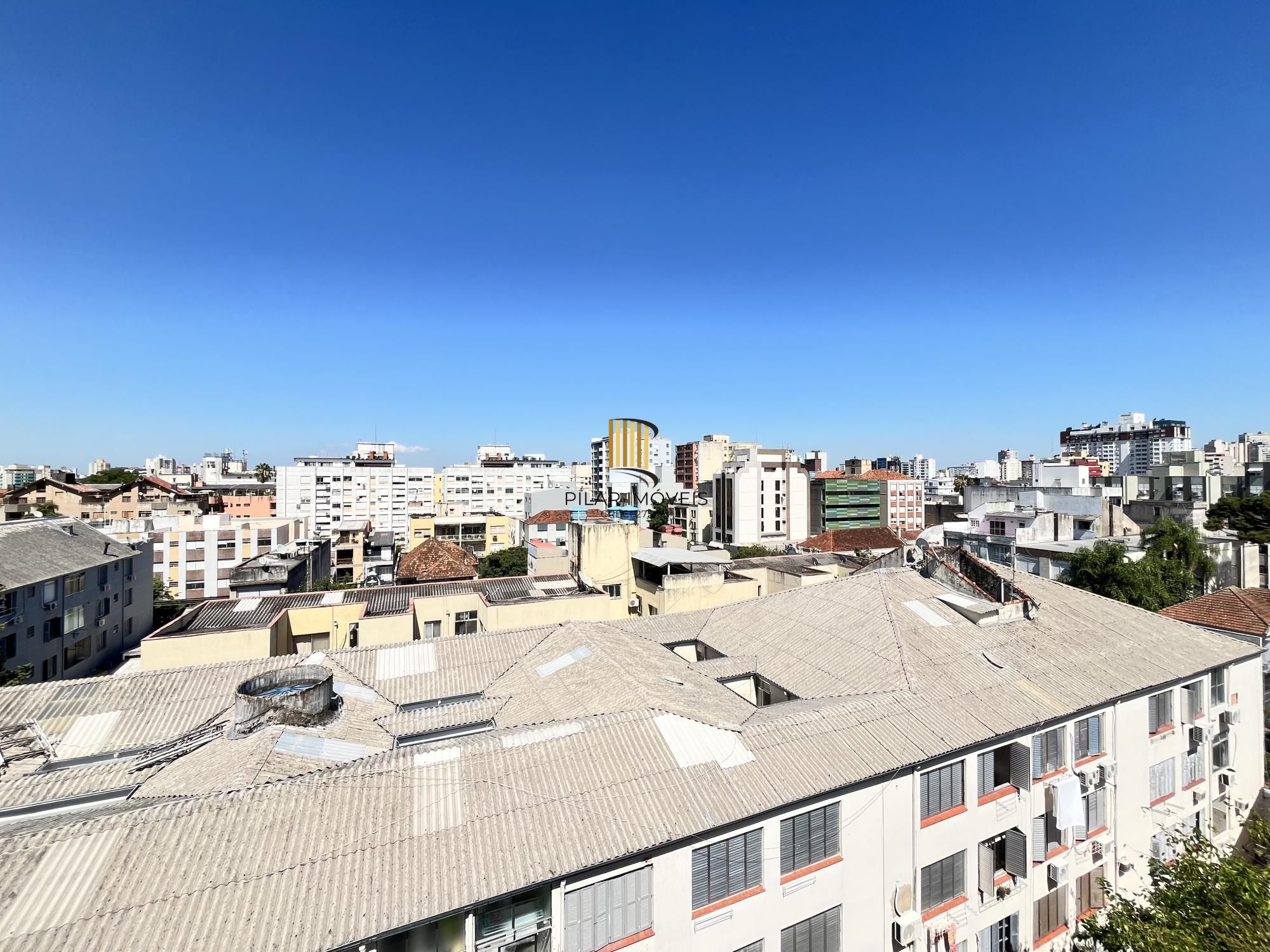 Apartamento de 2 quartos, suíte e 1 vaga de garagem no bairro Farroupilha em POA