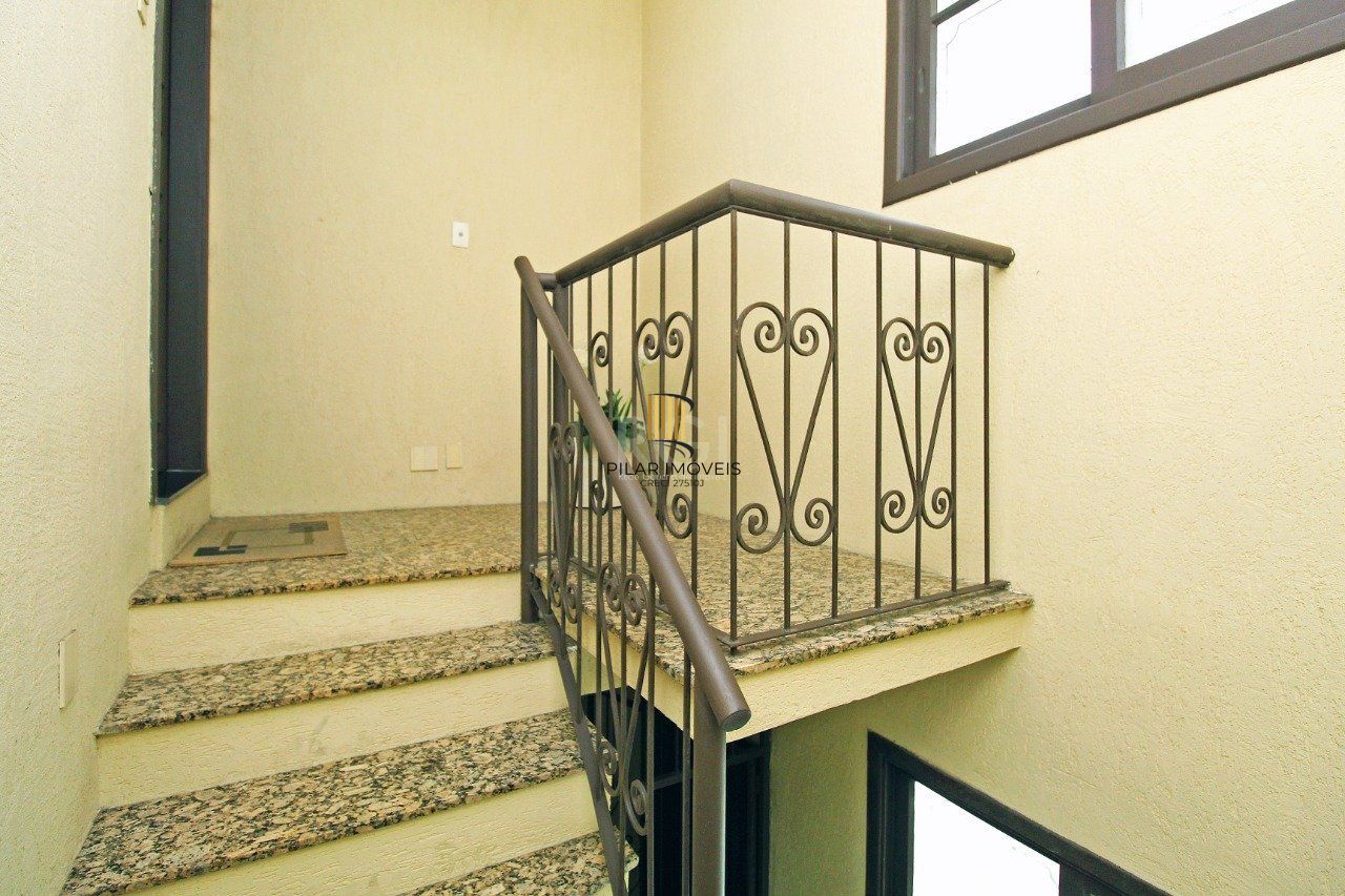 Casa para Venda - 464.5m², 3 dormitórios, sendo 1 suites, 3 vagas - Petrópolis