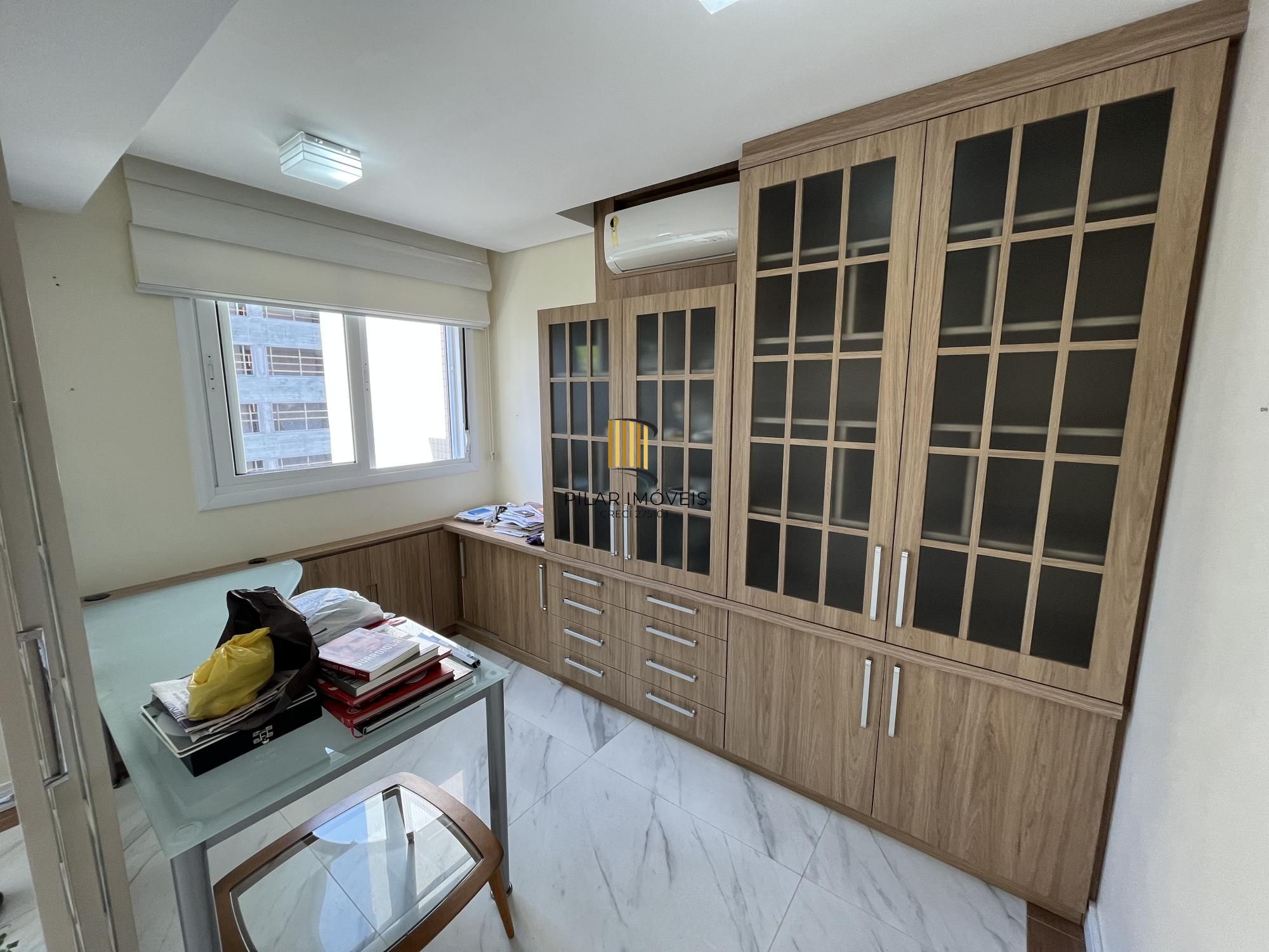 Apartamento de 3 quartos, suíte e 3 vagas de garagem no bairro Auxiliadora POA