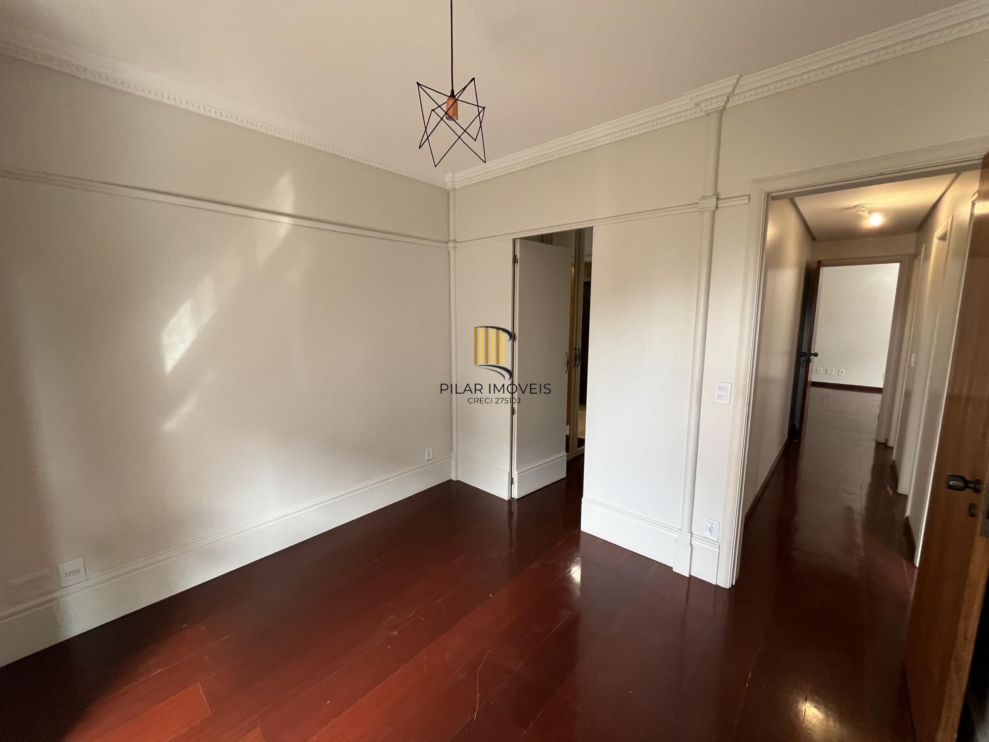 Apartamento de 3 quartos, suíte e 2 vagas de garagem no Bairro Menino Deus POA